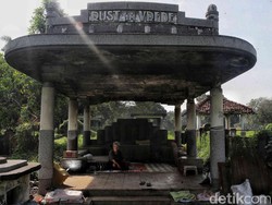 Cerita Nenek Ira Rela Berebut Makam dengan Pemulung demi Tempat Tinggal