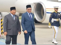 Video: Momen Presiden Prabowo Sambut Kedatangan Anwar Ibrahim ke Jakarta