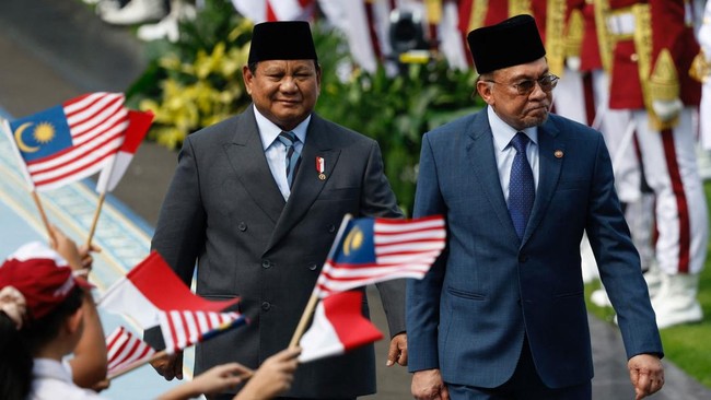 Prabowo-PM Anwar Dukung Penyelesaian Damai Konflik Iran vs Israel Prabowo dan Anwar Ibrahim bahas konflik Iran vs Israel, sepakat anjurkan penyelesaian damai dan gencatan senjata.