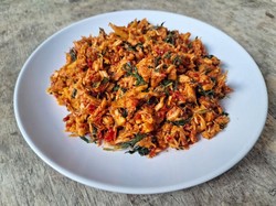 Resep Ayam Suwir Kemangi yang Pedas Segar