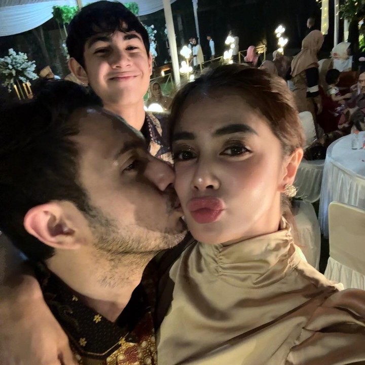 <p>Namun, tak sedikit dari pengikutnya yang justru dibuat salah fokus dengan penampilan terbaru Biby tanpa mengenakan hijab. Postingan itu pun tentunya menuai beragam komentar netizen. (Foto: Instagram@bibyalraen13/@rifkybalweel)</p>