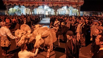 FOTO: Ritual Sakral Malam 1 Suro di Tanah Jawa