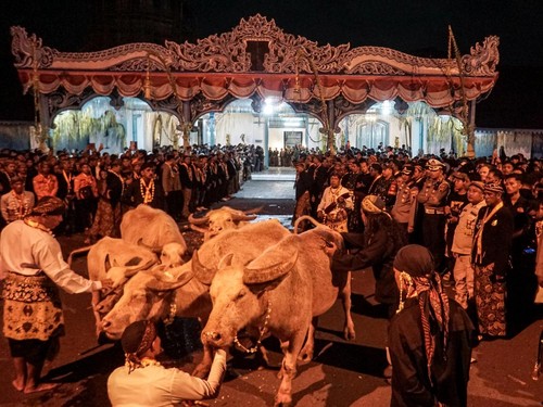 FOTO: Ritual Sakral Malam 1 Suro di Tanah Jawa