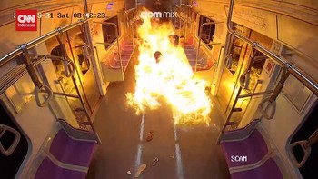 VIDEO: Detik-detik Aksi Pria Bakar Kereta Bawah Tanah di Seoul