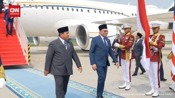 VIDEO: Momen Prabowo Sambut PM Malaysia Anwar Ibrahim di Lanud Halim