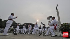 FOTO: Marching Band Marinir Inggris Band Hibur Warga Jakarta