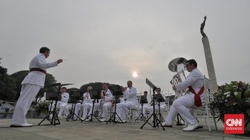 FOTO: Marching Band Marinir Inggris Band Hibur Warga Jakarta