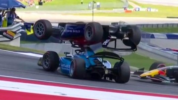 Berita Panas dari Dunia Sport CNN : Kecelakaan Horor di F2, Mobil Terbalik Timpa Pembalap Lain