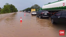 Hujan Deras, Tol Jakarta-Tangerang KM 24 Terendam Banjir
