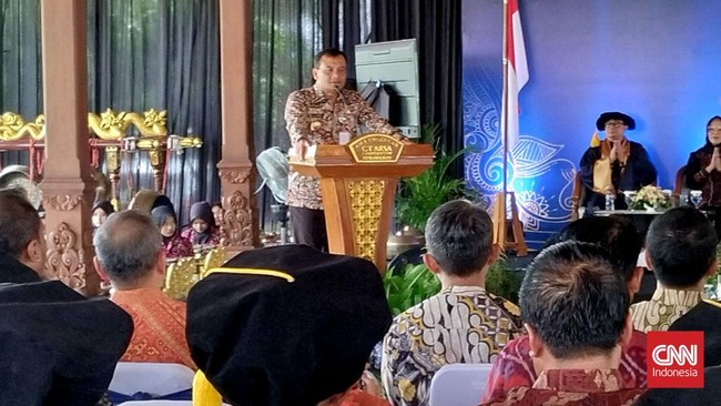 Gubernur Jateng Ahmad Luthfi apresiasi SMA Unggulan CT Arsa yang berkontribusi dalam pendidikan gratis dan pengurangan kemiskinan di wilayahnya.