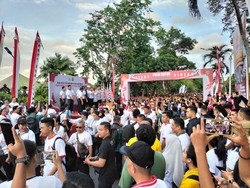 Kapolda Bali Lepas Ribuan Peserta Jalan Sehat Polri Bersama TNI & Masyarakat