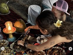 Jennifer Coppen dan Justin Hubner Pesta Seafood Jimbaran, Lauknya Semeja!
