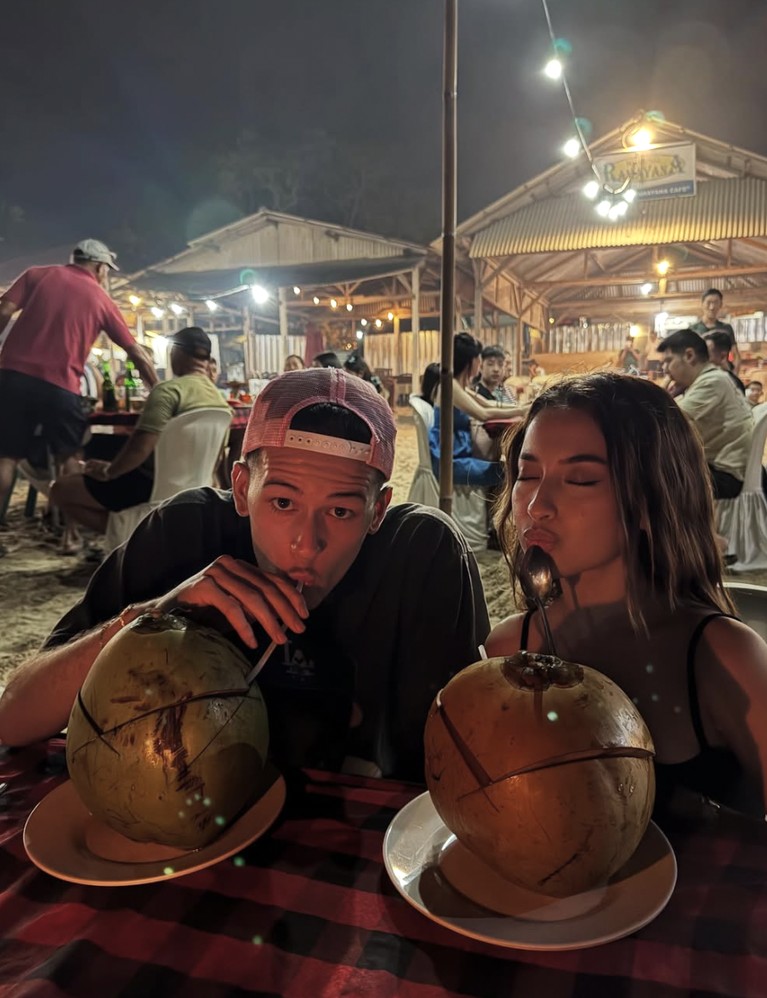 Jennifer Coppen dan Justin Hubner Pesta Seafood Jimbaran