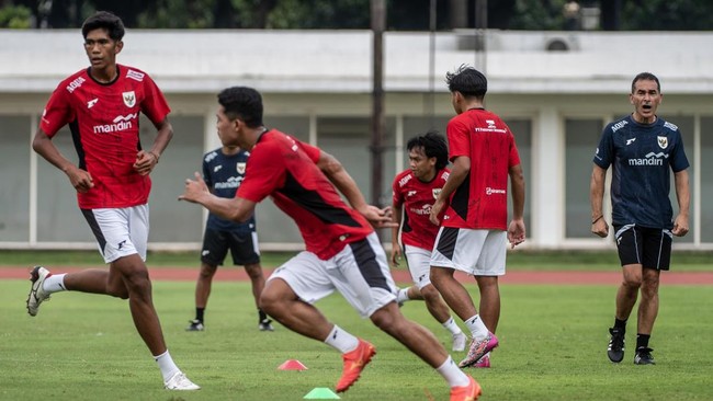 Pelatih Timnas Indonesia U-23, Gerald Vanenburg, tak ingin membebani pemain dengan target muluk-muluk.