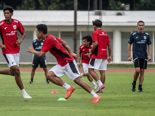 Vanenburg Tanpa Target ke Timnas U-23: Yang Penting Bukti di Lapangan