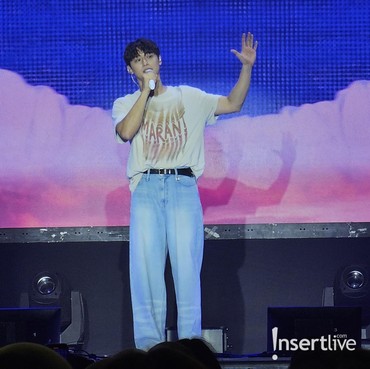 7 Foto Lee Do Hyun di Jakarta, Main Gitar hingga Asyik Velocity