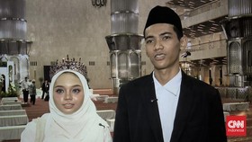 Kisah Jilan, Driver Ojol Halalkan Pacar Lewat Nikah Massal di Istiqlal