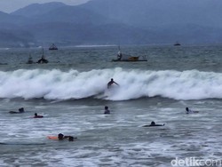 Pantai Cikembang: Dari Sarang Ular Jadi Surga Surfing di Sukabumi