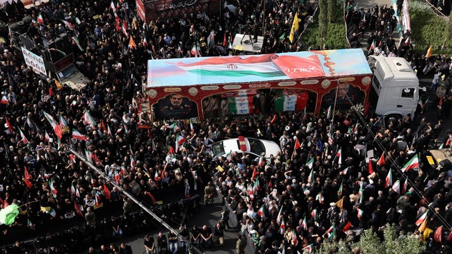 Iran gelar prosesi pemakaman 60 petinggi militer yang tewas selama perang dengan Israel.