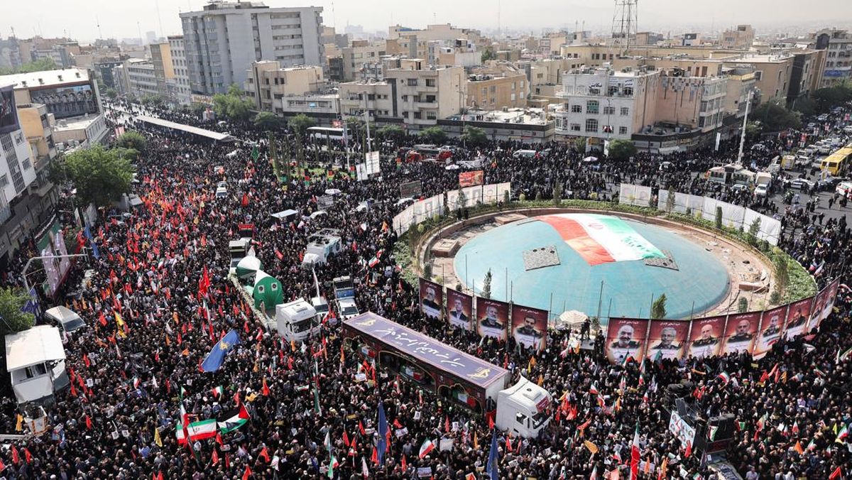 Acara Pemakaman, Ratusan Ribu Warga Iran Ucap Sumpah Setia ke Khamenei