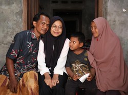 Anak Penjual Asongan Dapat Kuliah Gratis di UGM, Bermimpi Kerja di BUMN