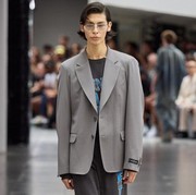 Raul 'Snow Man' Comeback di Paris Fashion Week SS26 Bersama Maison MIHARA YASUHIRO