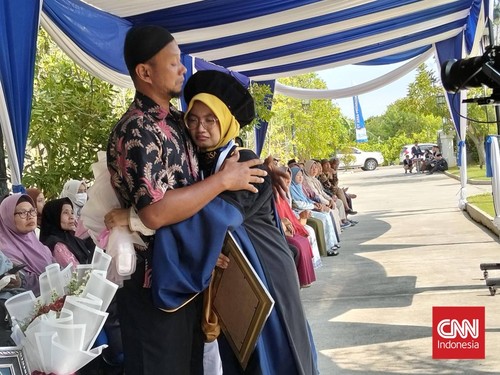 Haru Biru & Air Mata Bahagia di Pelepasan Siswa SMA CT Arsa Sukoharjo