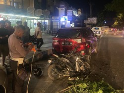 Kecelakaan di Kupang, Pemotor Luka Parah Tabrak Mobil Parkir