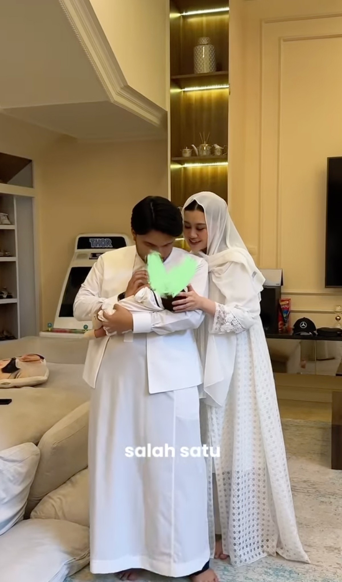 Thariq Halilintar dan Aaliyah melaksanakan aqiqah&period;