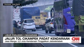 VIDEO: Libur Panjang 1 Muharam, Jalur Tol Cikampek Padat Kendaraan