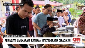 VIDEO: Peringati 1 Muharam, Ratusan Makan Gratis Dibagikan