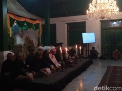 Napak Tilas Sejarah di Pembacaan Babad Cirebon Keraton Kanoman
