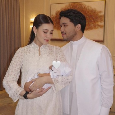 Geni Faruk & Reza Artamevia Kompak Hadir, Ini 7 Momen Akikah Arash Anak Aaliyah-Thariq