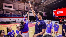 Sabonis Beri Coaching Clinic di Junior NBA Clinic Singapura
