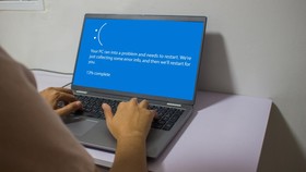 Microsoft Pensiunkan Blue Screen, Pesan Error Berubah Jadi Warna Ini