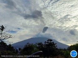 Gunung Ile Lewotolok Berkali-kali Meletus, Warga Bisa Evakuasi Mandiri