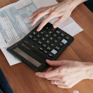 img-title Agar Tidak Stres Soal Uang, Ini 5 Mindset Finansial Usia 20-an yang Wajib Diterapkan