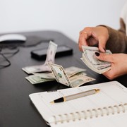 5 Cara Mengatur Uang Agar Tidak Selalu Cemas Setiap Awal Bulan