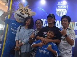 Ini yang Bikin Henhen Kaget Saat Bertemu Bobotoh di Cirebon