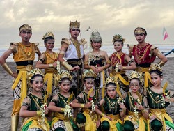 Cerita di Balik 12 Penari Cimahi Sajikan Sendratari di Pangandaran