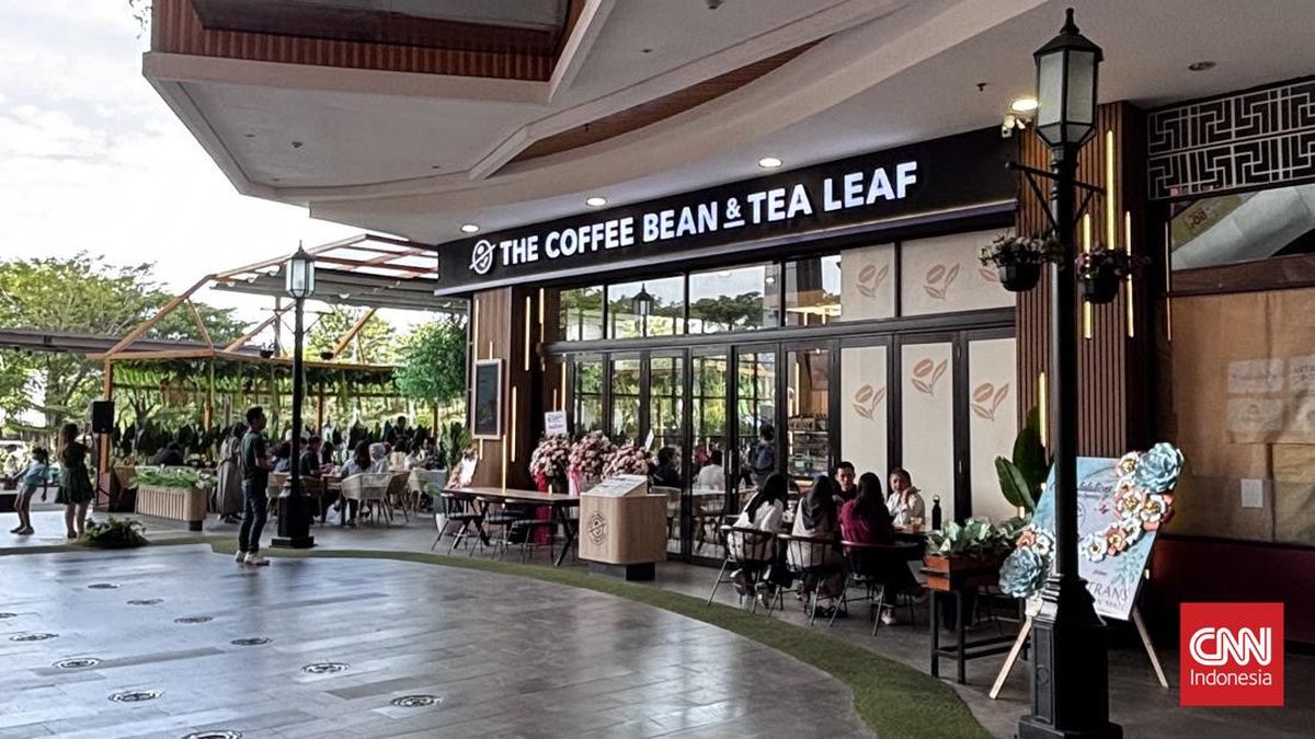 Pengunjung Antusias Nikmati Konsep Baru The Coffee Bean Surabaya