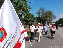 Pensiunan PG Se-Jateng Jalan Kaki ke Istana Tuntut Kelayakan Uang Pensiun