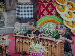 4 Seniman Sanggar Seni Selendro Agung Tampil Memukau di PKB 2025