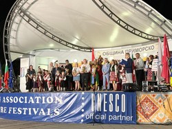 SMA Labschool Kebayoran Sabet Juara Umum di Festival Folklore Internasional