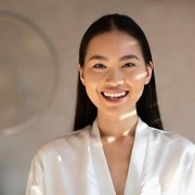 5 Tanda Seseorang Memiliki Ego yang Kecil, Nggak Nyaman saat Dipuji!