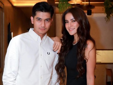 img-title Teuku Ryan Pamer Foto Kebersamaan dengan Olla Ramlan, Syamsir Alam: Congrats Bro
