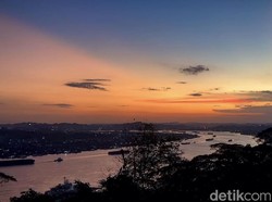 Menyaksikan Ponton dan City Lights dari Atas Bukit Steling Samarinda