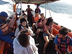 Pinisi Tenggelam di TN Komodo Angkut 8 Turis China-Spanyol, Semua Selamat