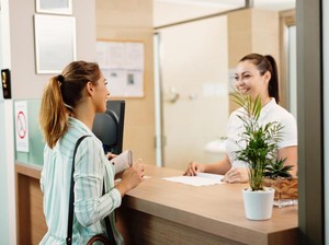 3 Cara Paling Ampuh Minta Telat Check-Out di Hotel Tanpa Ribet, Catat!