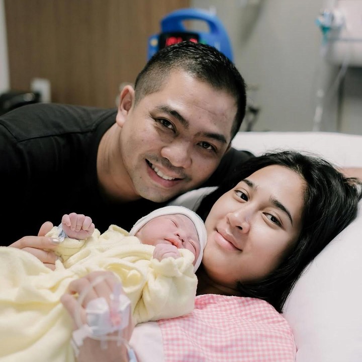 <p>Lahirnya Baby Karel juga mendapat banyak sekali ucapan dan doa dari para sahabat sesama musisi. "ALHAMDULILLAH, selamat yah inshaa ALLAH Tambah berkah &amp; bahagia," ucap Reza Artamevia. "Wahhhh selamet @ade_govinda," tulis Armand Maulana. "Conratulations adeeee," ucap Lala Karmela. "Selamaaatt.. Hi Baby K, siap&rdquo; aku culikk hihiii, tulis Lyodra. "Selamat," ucap Ari Lasso.&nbsp;Foto: Instagram @adegovinda @bukaan.moment.&nbsp;&nbsp;</p>